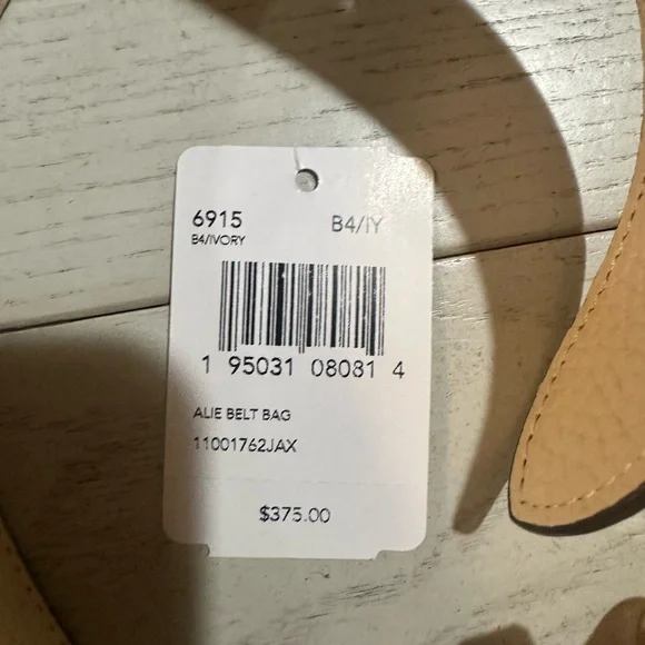 Famous Cream Leather Crossbody Bag - Picture 4 of 16